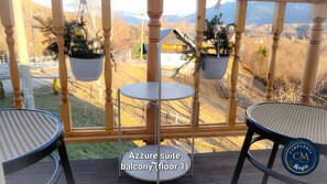 Outdoor dining - Stylish 3 bedroom premium mountain lodge in Transylvania! Phenomenal views! (Peștera)