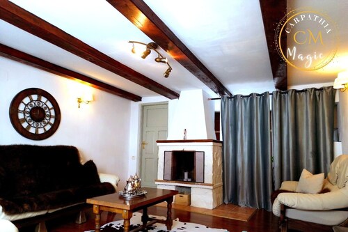 Stylish 3 bedroom premium mountain lodge in Transylvania! Phenomenal views!