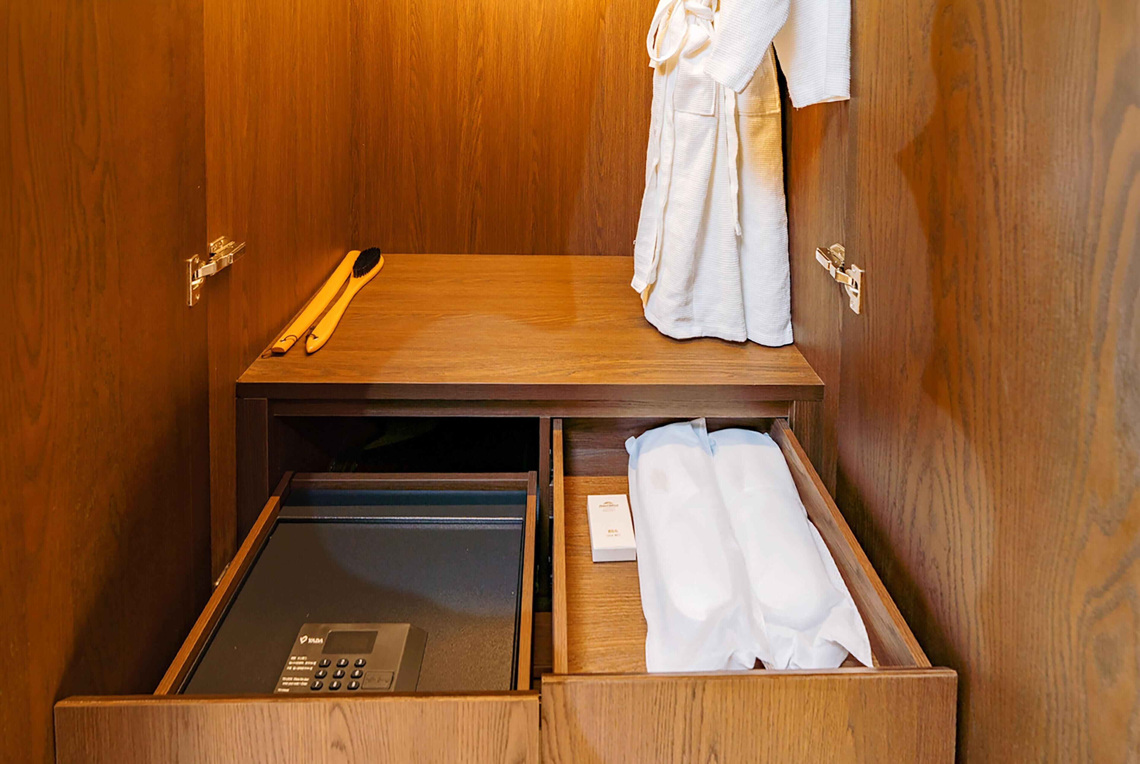 Huone, 1 suuri parisänky, tupakointi kielletty, kaupunkinäköala