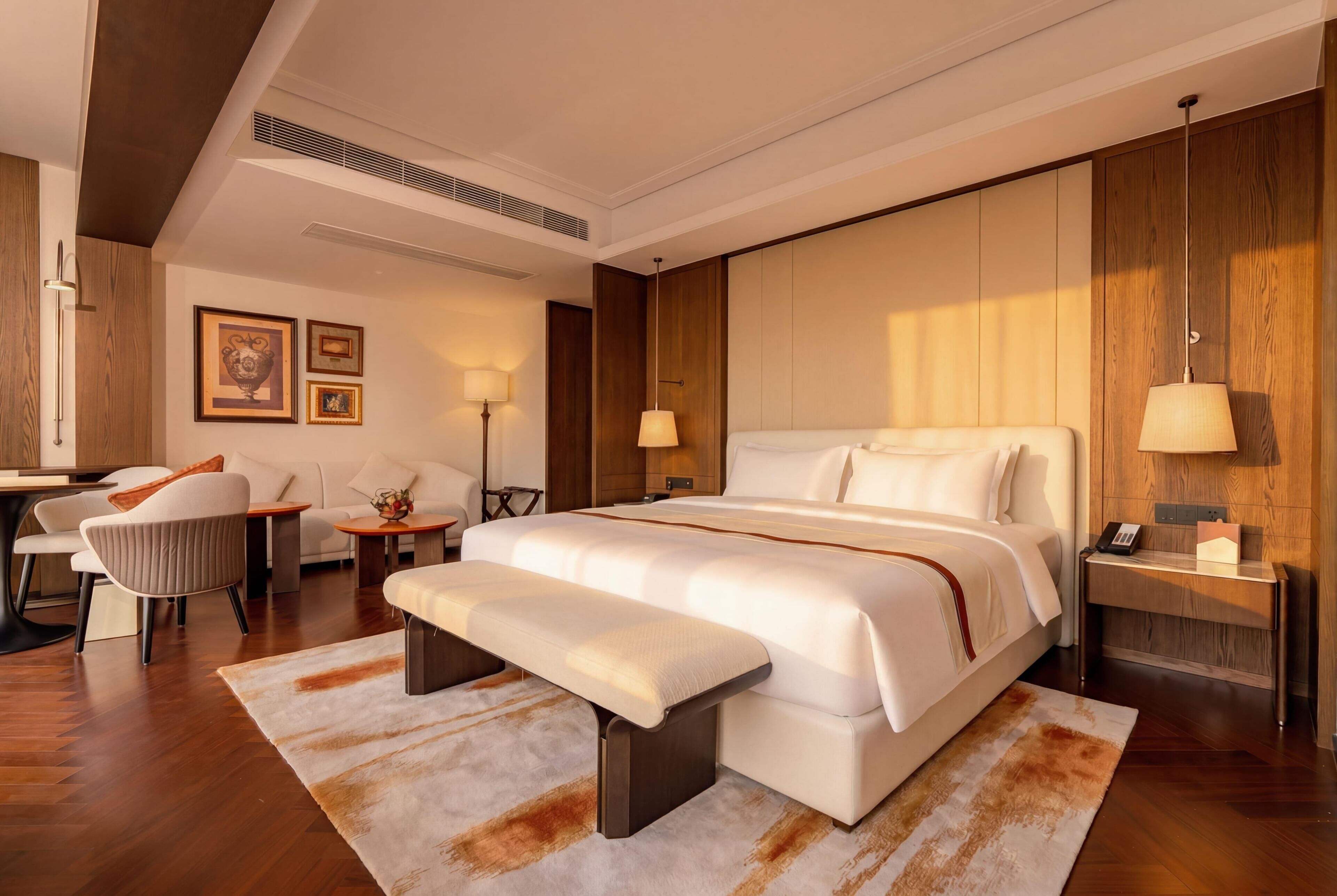 Deluxe Room, 1 King Bed, Non Smoking, City View