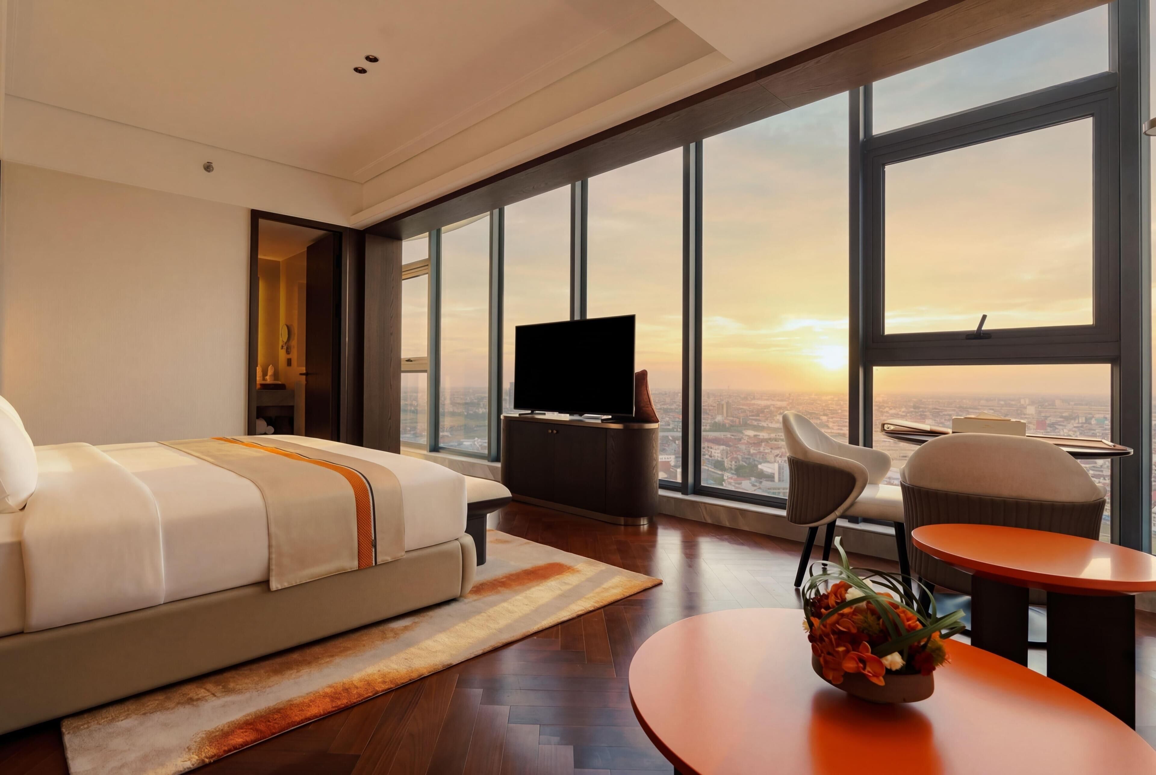 Luxury Room, 1 King Bed, Non Smoking, City View