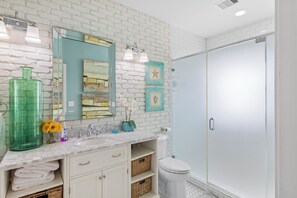 Dusche, Handtücher, Seife, Toilettenpapier