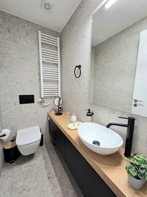 Bathroom - TT Luxury Homes - Artemis – Shared Pool & Gym NEW (Athina)