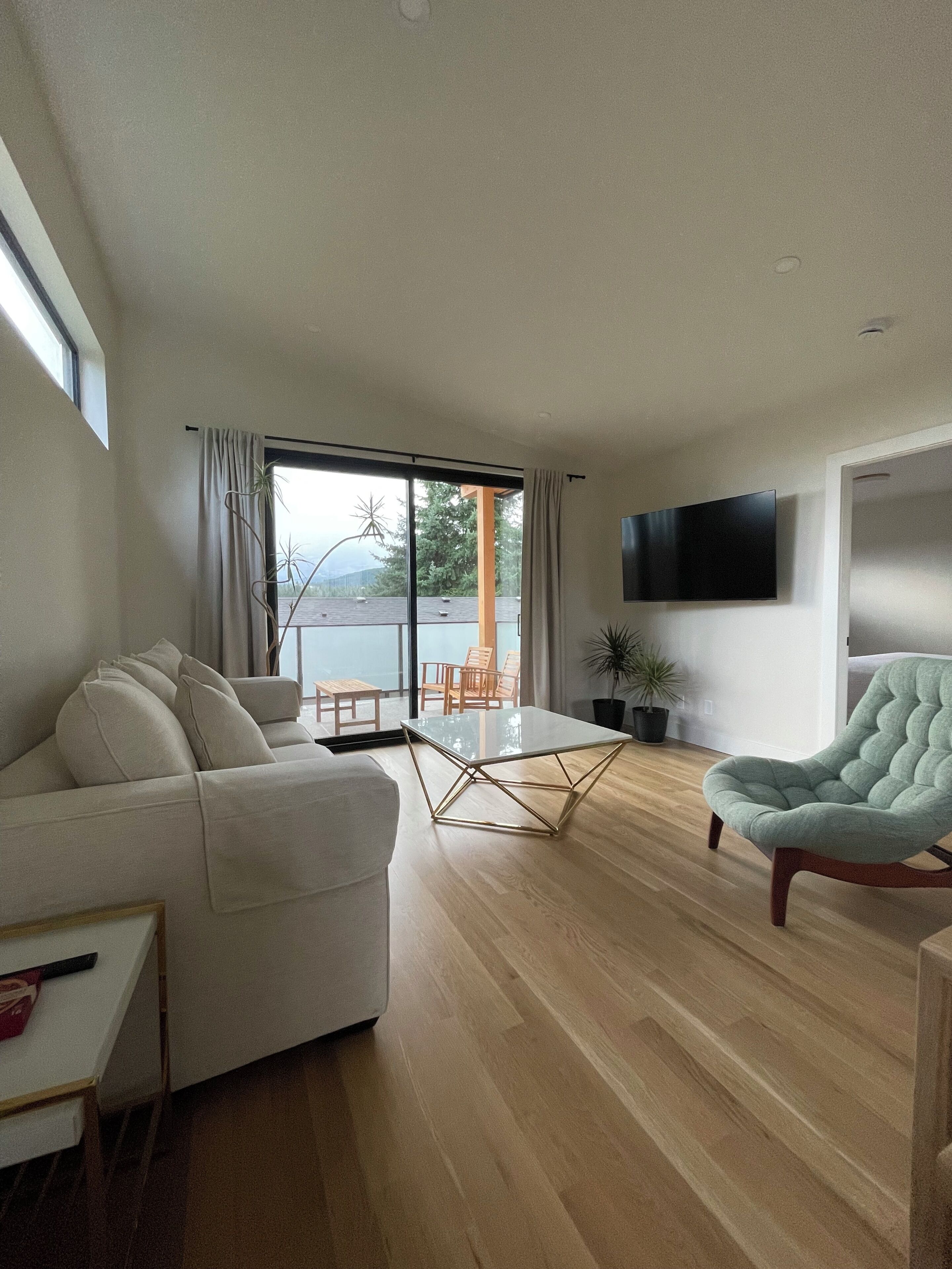 Relax In This Stunning 2 Bedroom Guesthouse With Sauna In Cumberland - Courtenay