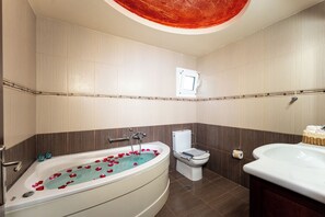 Family Apartment, Balcony, Garden View | Bathroom - Stella di Eleni Family House - Analipsi - 3 BR - Garden & Parking (Hersonissos)