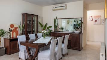 Family Apartment, Balcony, Garden View | Living area