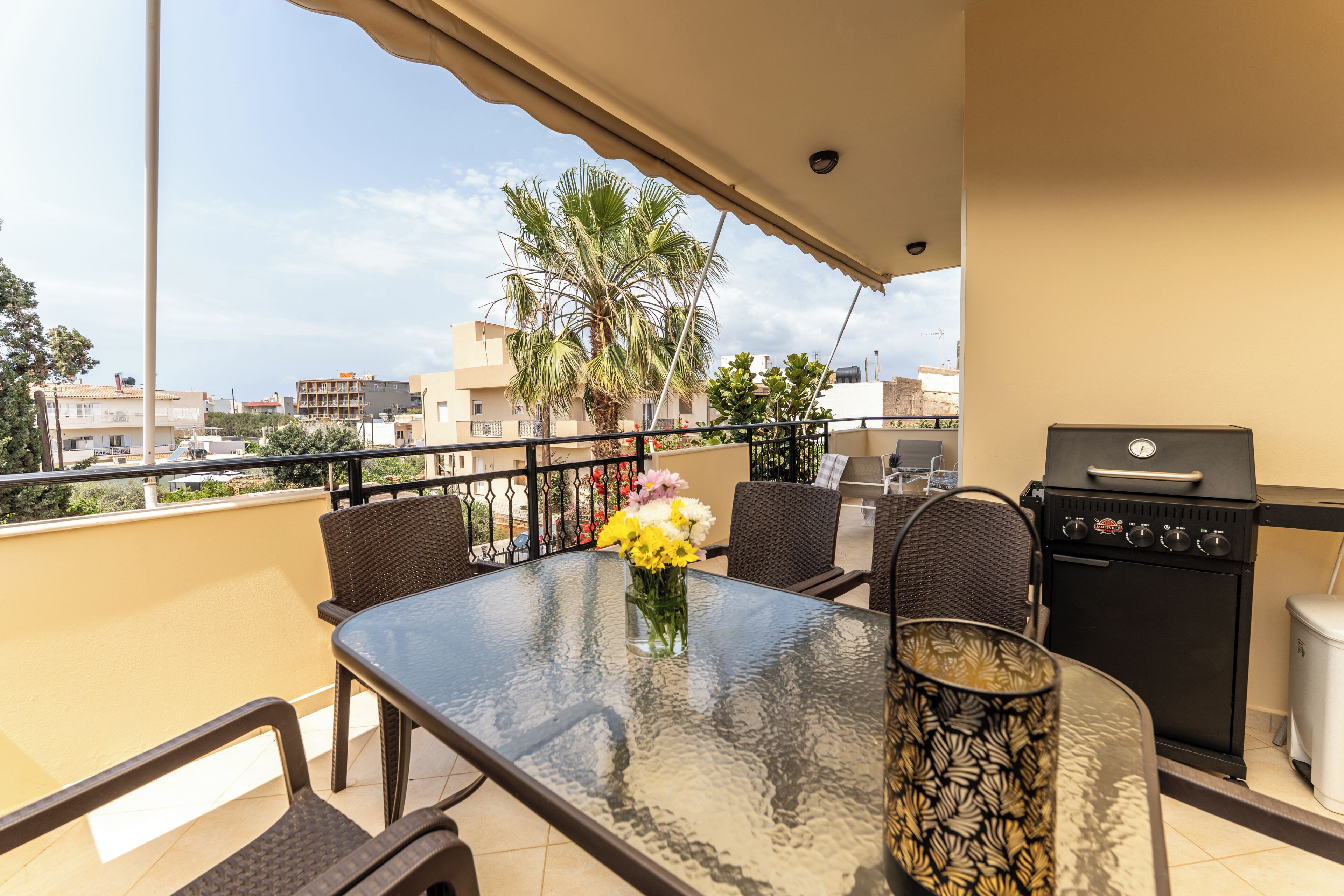 Familienapartment, Balkon, Gartenblick | Terrasse/Patio