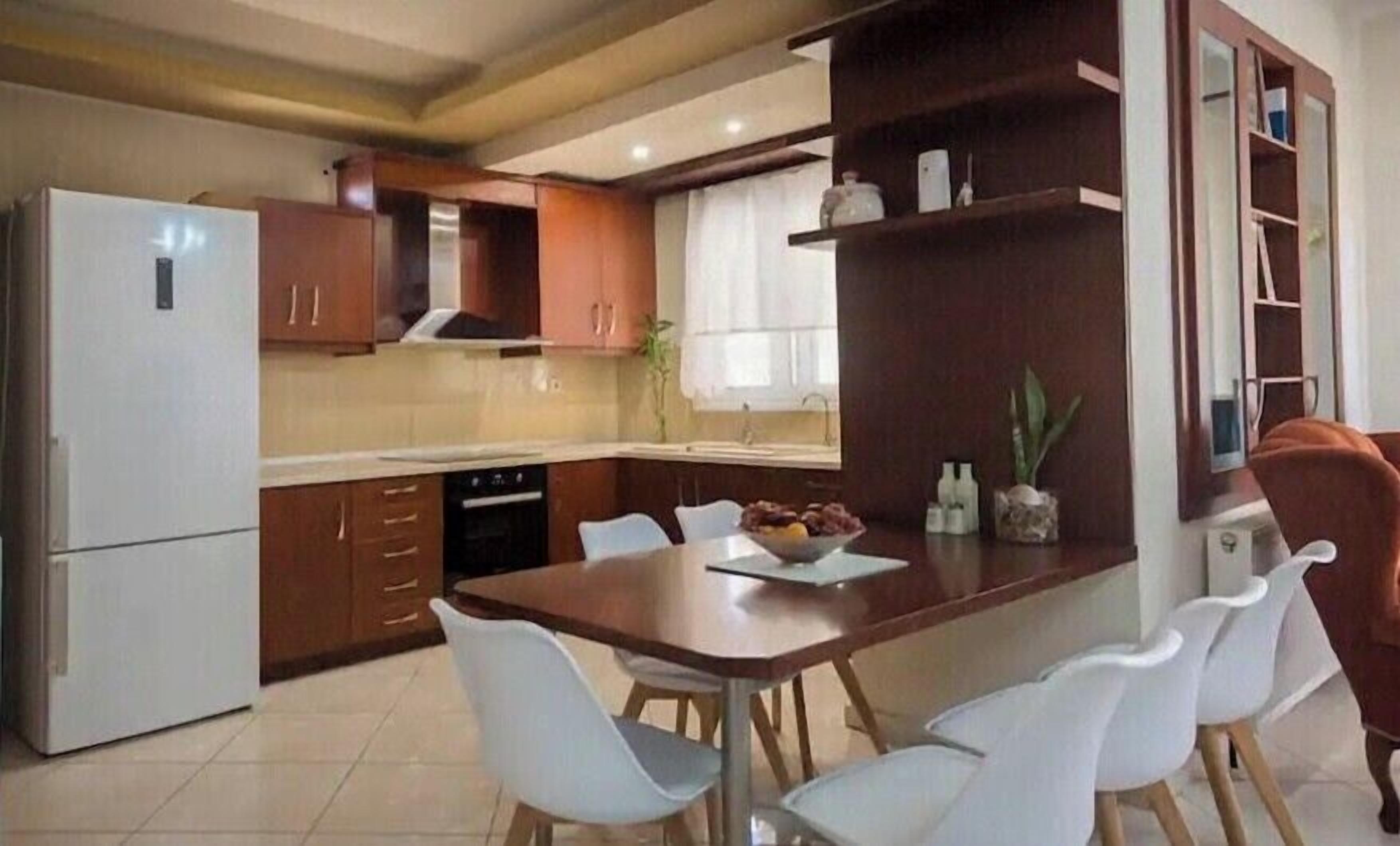 패밀리 아파트, 발코니, 정원 전망 | 거실 공간