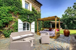Terrace/patio - Charming stone house with heated pool in a 5000m2 estate (Santa-Lucia-di-Moriani)