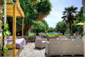 Terrace/patio - Charming stone house with heated pool in a 5000m2 estate (Santa-Lucia-di-Moriani)