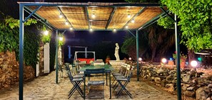 Outdoor dining - Vrbo Property (Santa-Lucia-di-Moriani)