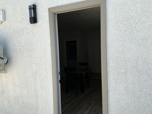 Outdoor dining - Cozy studio in cool Las Vegas with refreshing AC (Las Vegas)