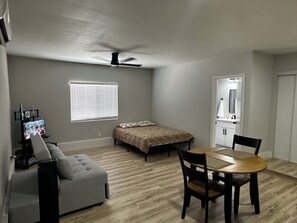 Interior - Cozy studio in cool Las Vegas with refreshing AC (Las Vegas)