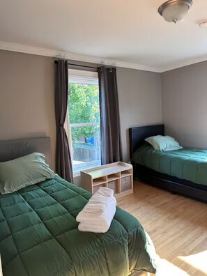 Room - Spacious Downtown Heritage Stay (est. 1901), Free Parking (St. John's)