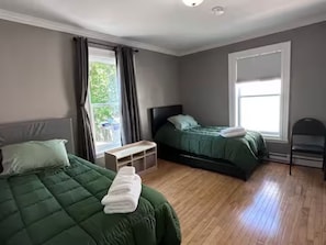 3 bedrooms, iron/ironing board, Internet, bed sheets