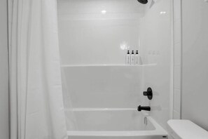 Dusche, Haartrockner, Shampoo