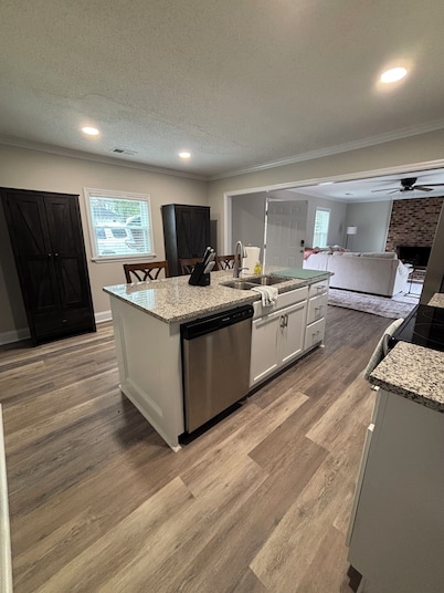 Quiet, Cozy Cottage in Historic Downtown Camden