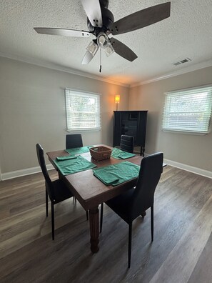 Dining - Quiet, Cozy Cottage in Historic Downtown Camden (Camden)