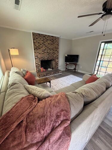 Quiet, Cozy Cottage in Historic Downtown Camden