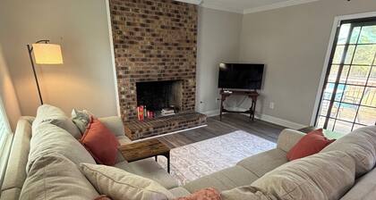 Quiet, Cozy Cottage in Historic Downtown Camden