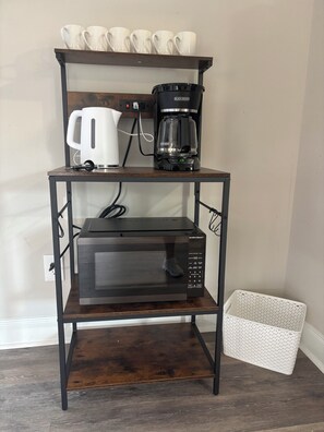 Interior - Quiet, Cozy Cottage in Historic Downtown Camden (Camden)