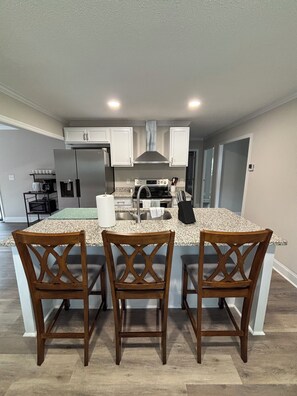 Private kitchen - Quiet, Cozy Cottage in Historic Downtown Camden (Camden)