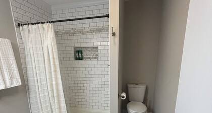 Quiet, Cozy Cottage in Historic Downtown Camden