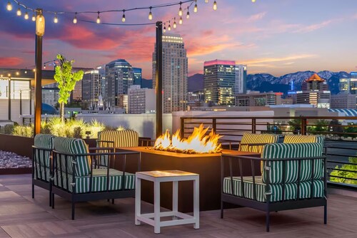 Upscale Condo at the Center of It All