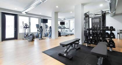 Upscale Condo at the Center of It All