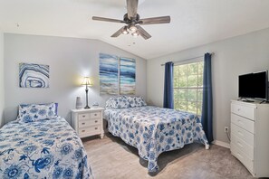 Room - Adorable 3-bedroom townhome with AC in Gainesville (Gainesville)