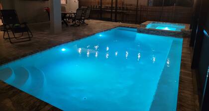Private Heated Pool + Spa Paradise Sleeps 9