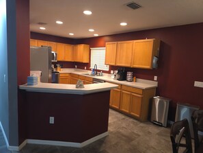 Private kitchen - Private Heated Pool + Spa Paradise Sleeps 9 (Seffner)