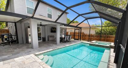 Private Heated Pool + Spa Paradise Sleeps 9
