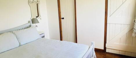 2 bedrooms, bed sheets