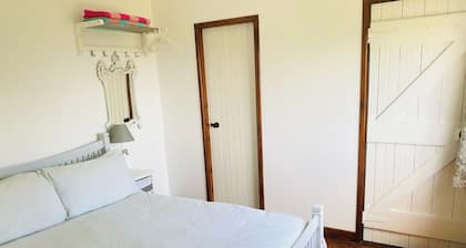 Near Coast - Garden - Parking - Sleeps 4