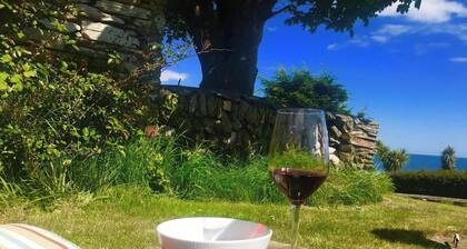 Near Coast - Garden - Parking - Sleeps 4