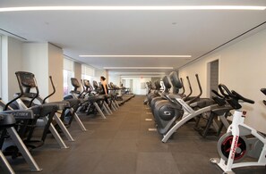 Fitness facility - Luxury Skyline Suite w - Rooftop, Gym & Stunning Views (NYC)