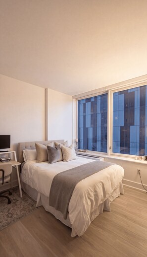 Room - Luxury Skyline Suite w - Rooftop, Gym & Stunning Views (NYC)