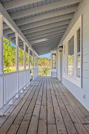 Terrace/patio - Spacious 3BR Retreat | 2 Acres + Views (Sonoma)