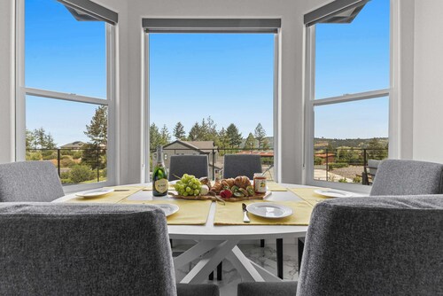 Sonoma Luxe: Hot Tub | Views | Game Room | Theater