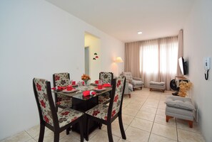 Eenvoudig appartement | Dineren