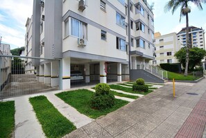 Apartment | Exterior - Apartamento na Trindade - CEN008 (Florianópolis)