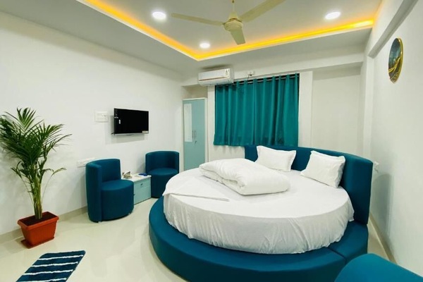 Deluxe Double Room, City View | Desk, WiFi (free)