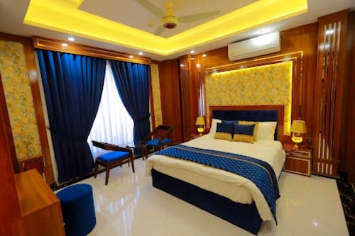 Qinwan Hotel & Suites