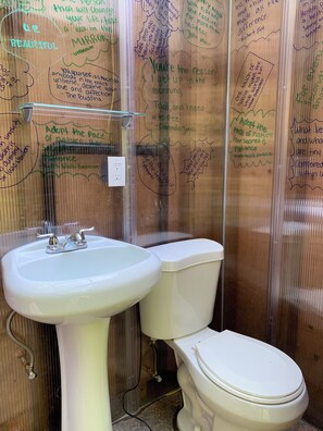 Bathroom - Sasquatch's Tiny Treehouse on creek - old growth forest in Portland - ADVENTURE! (Portland)