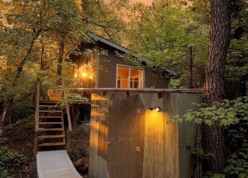 Sasquatch's Tiny Treehouse on creek - old growth forest in Portland - ADVENTURE!