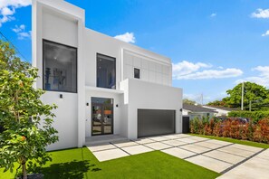 Exterior - Gables Getaway:Pool:Putting Green:Pro Gym (Miami)
