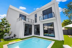 Pool - Gables Getaway:Pool:Putting Green:Pro Gym (Miami)