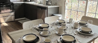 Spacious 5-Bedrooms Retreat w/ Theater, Court & Group-Friendly Layout