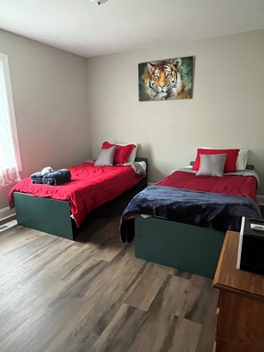 Room - Spacious 5-Bedrooms Retreat w/ Theater, Court & Group-Friendly Layout (Lucama)